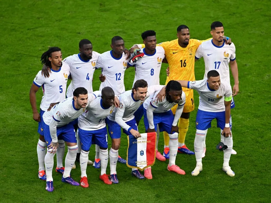 Football — France Stages Confident Win